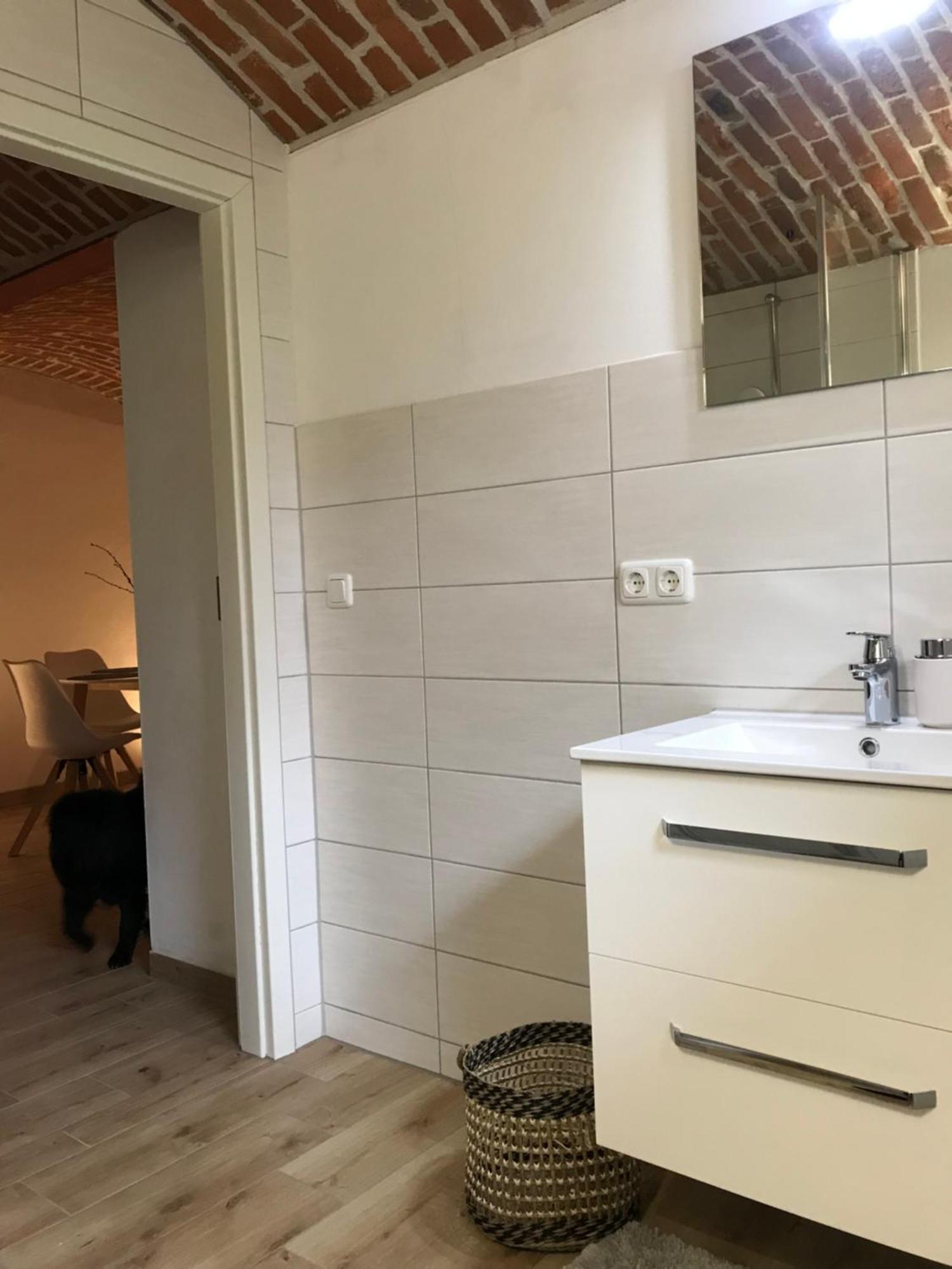 Leone Apartment