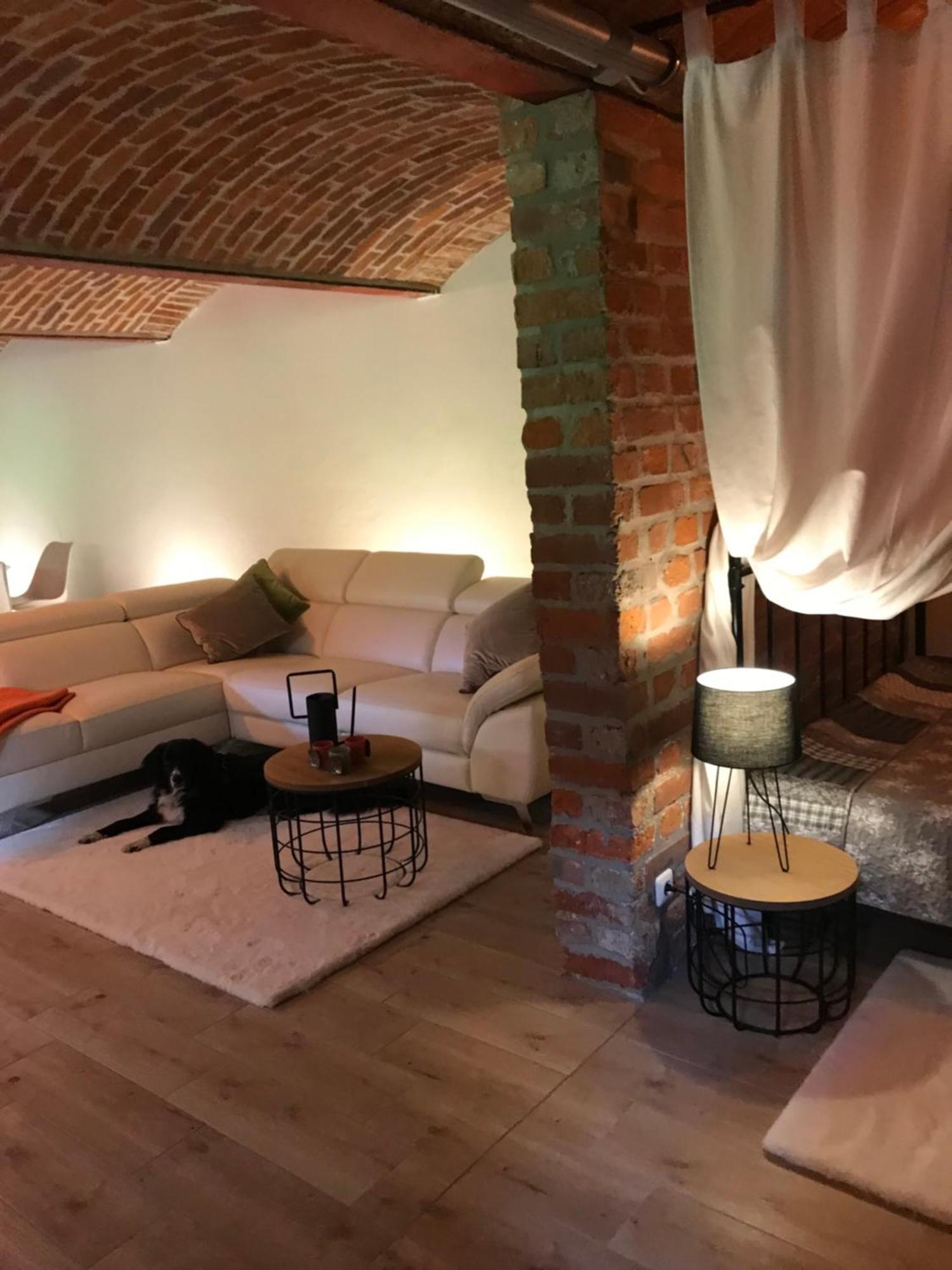 Leone Apartment