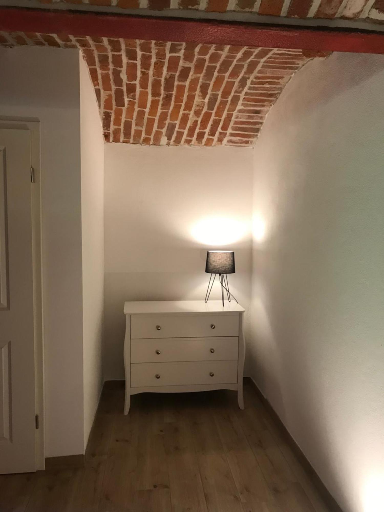 Leone Apartment *