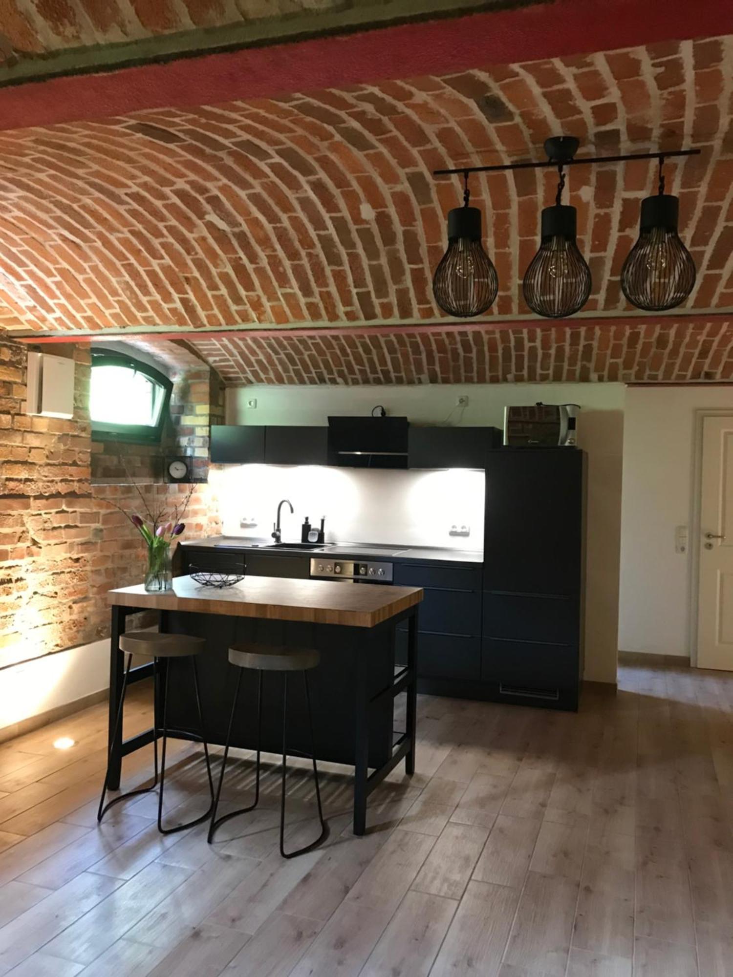 Leone Apartment *